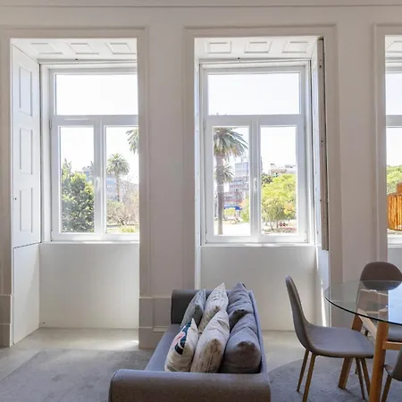 Downtown By Lovelystay *