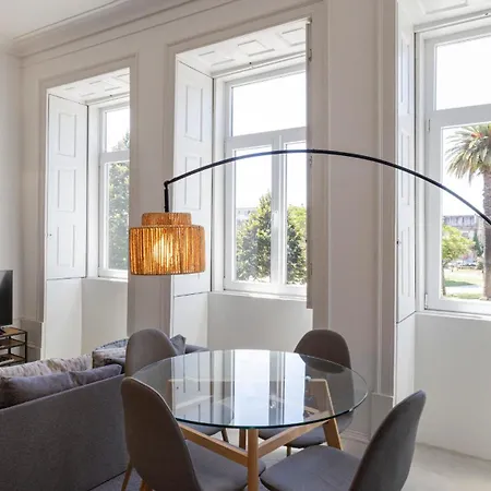 Downtown By Lovelystay Апартаменты